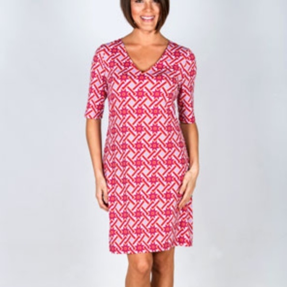 Dresses & Skirts - V-Neck Squared Geometric Short Sleeve Shift Dress